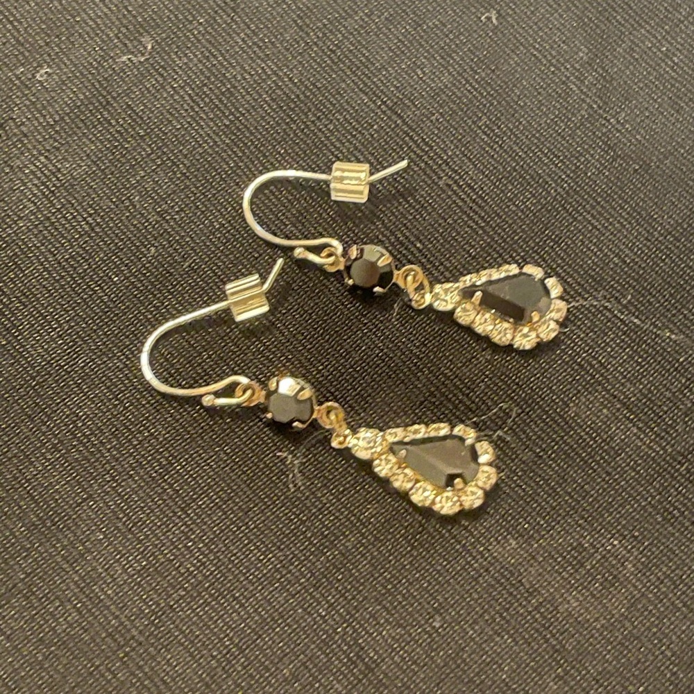 Elegant Black and Gold Drop Earrings‎